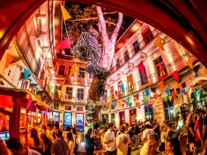 Bar crawl with entry to a safe strip club and nightclub for an unforgettable Bachelor Party night in Budapest with Budapest Bachelor Party of Hell.