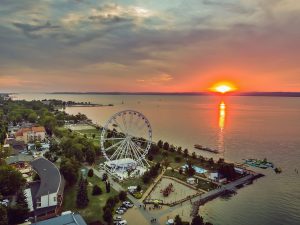 Sailboat with barbecue and open bar, an activity for your bachelor party weekend in Hungary with "EVG d'Enfer Budapest."