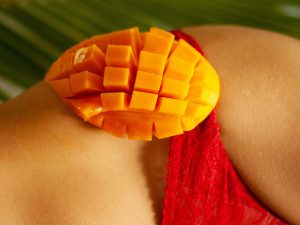 Body sushi: a sexy appetizer during your private boat cruise, with unlimited drinks, one of the best activities for your bachelor party weekend with EVG d'Enfer Budapest.