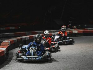 Gokart, Karting Indoor - activité pour votre week-end EVG à Prague avec EVG d'Enfer