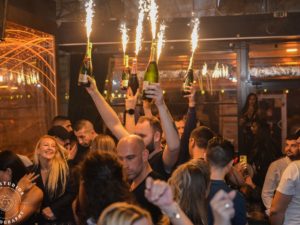 Tournée de bars EVG Bucarest et entrée en boîte dans le centre historique avec EVG d'Enfer.