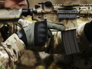 AK-47 tir 4 armes à Bucarest avec EVG d'Enfer