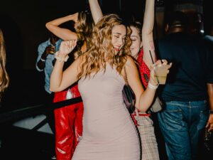 Party Girls pour votre soirée EVG à Bucarest avec EVG d'Enfer