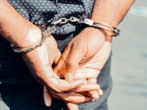 Fausse arrestation avec entrée club de strip pour votre EVG à Bucarest avec EVG d'Enfer