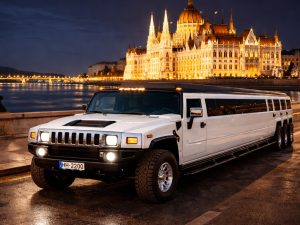 Tour en Hummer XXL pour votre enterrement de vie de garçon à Budapest