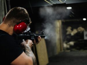 Tir 3 Armes pour votre enterrement de vie de garçon à Bratislava avec EVG d'Enfer